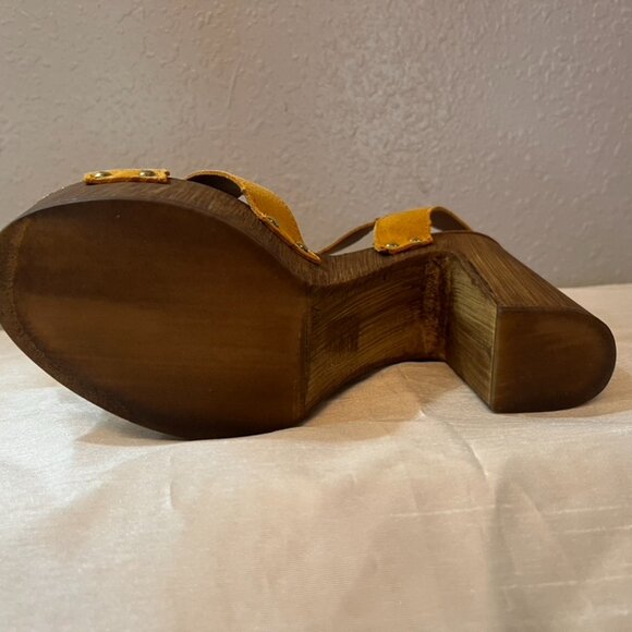 Aldo Mustard Yellow Suede Platform Sandals – Made in Italy – Size 6.5 / 37 – NEW - Picture 6 of 11